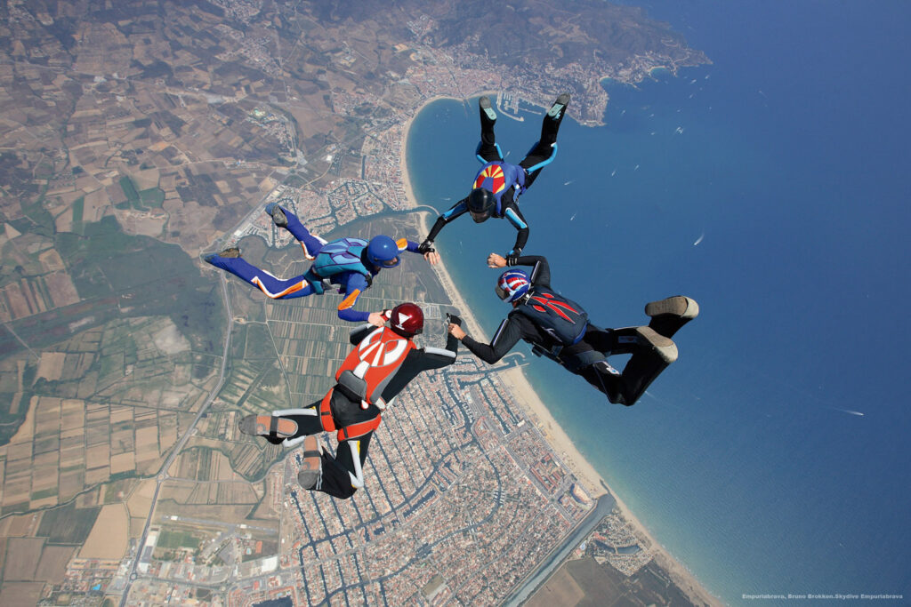 Deporte y aventura, paracaidismo en la Costa Brava